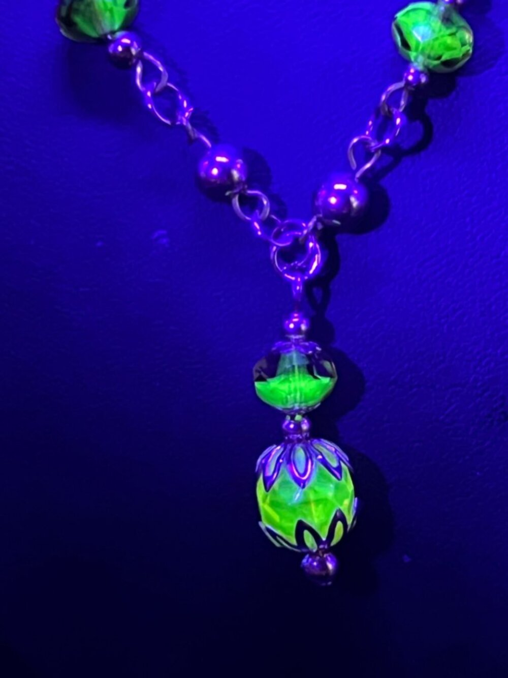 Amber Uranium Glass Bead Necklace UV Reactive Glows Green Gold-Toned Metal - Picture 5 of 9